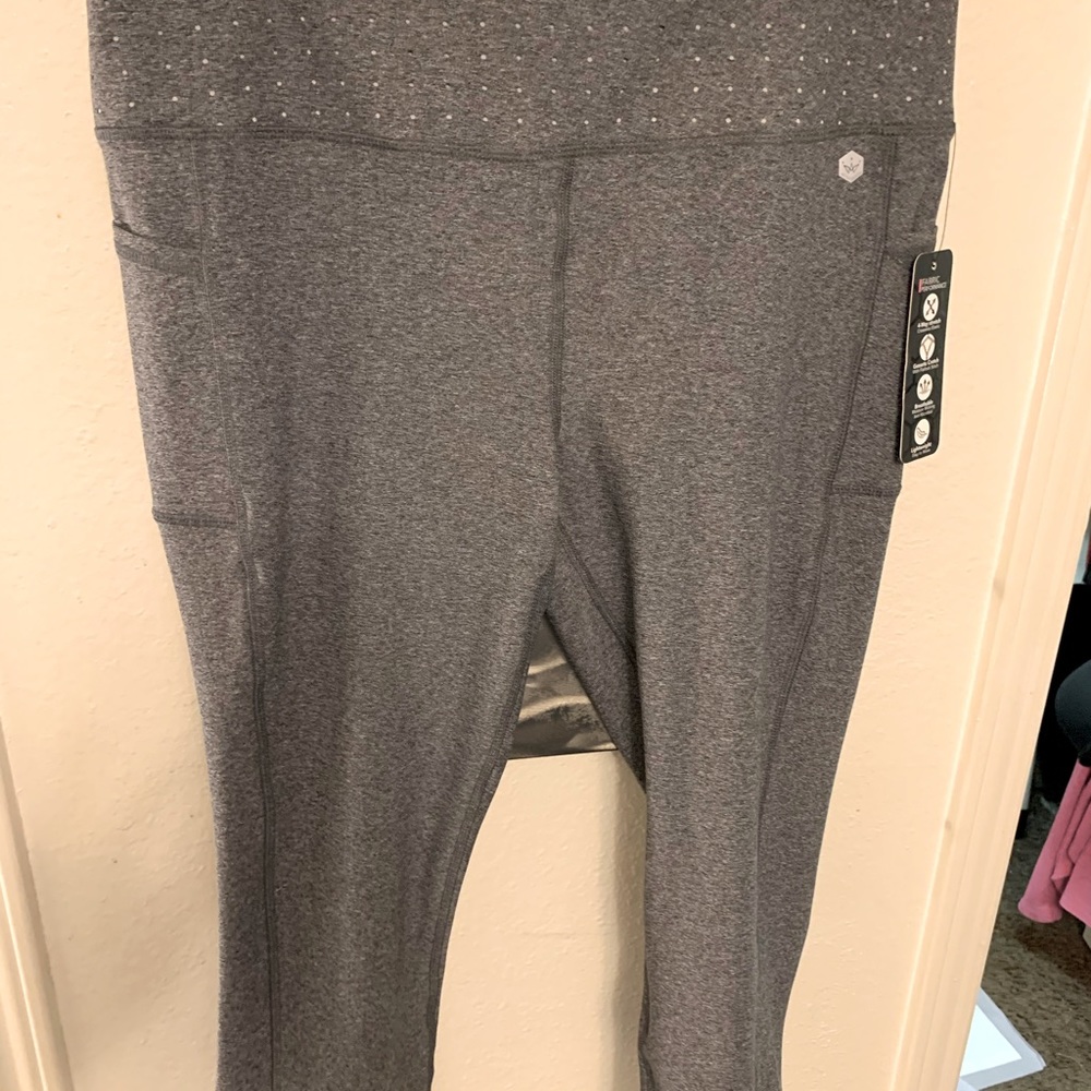 NWT Active Queens Capris (Size: 1X)